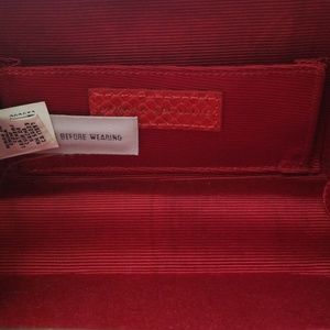 Clutch that sassy look